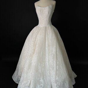 Preloved Used US 4-6 Anna Augusta Alexandra Style Chantilly Lace Bridal Gown